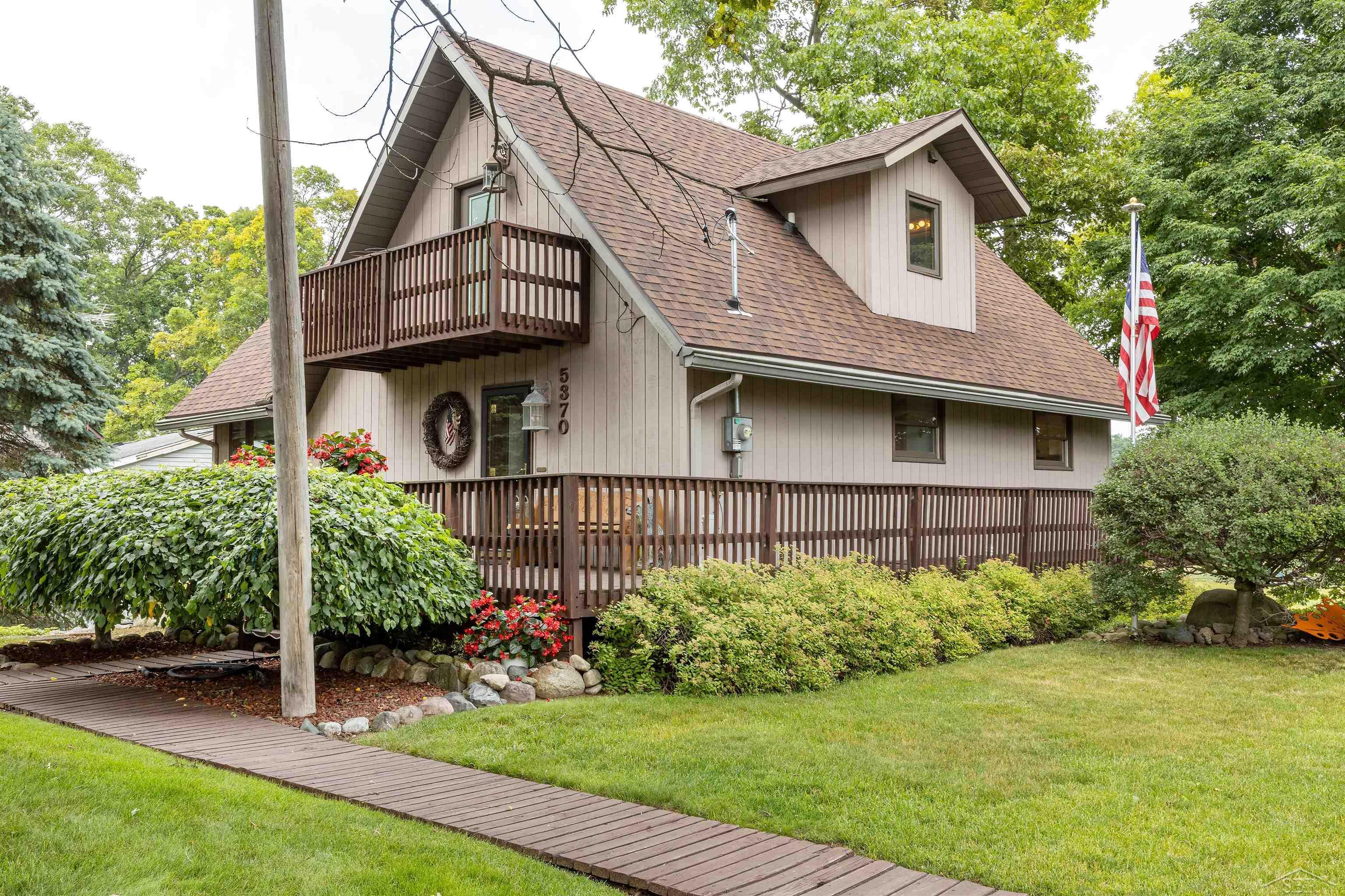 Property Photo: 5370 N Lake Sanford Road MI 48657