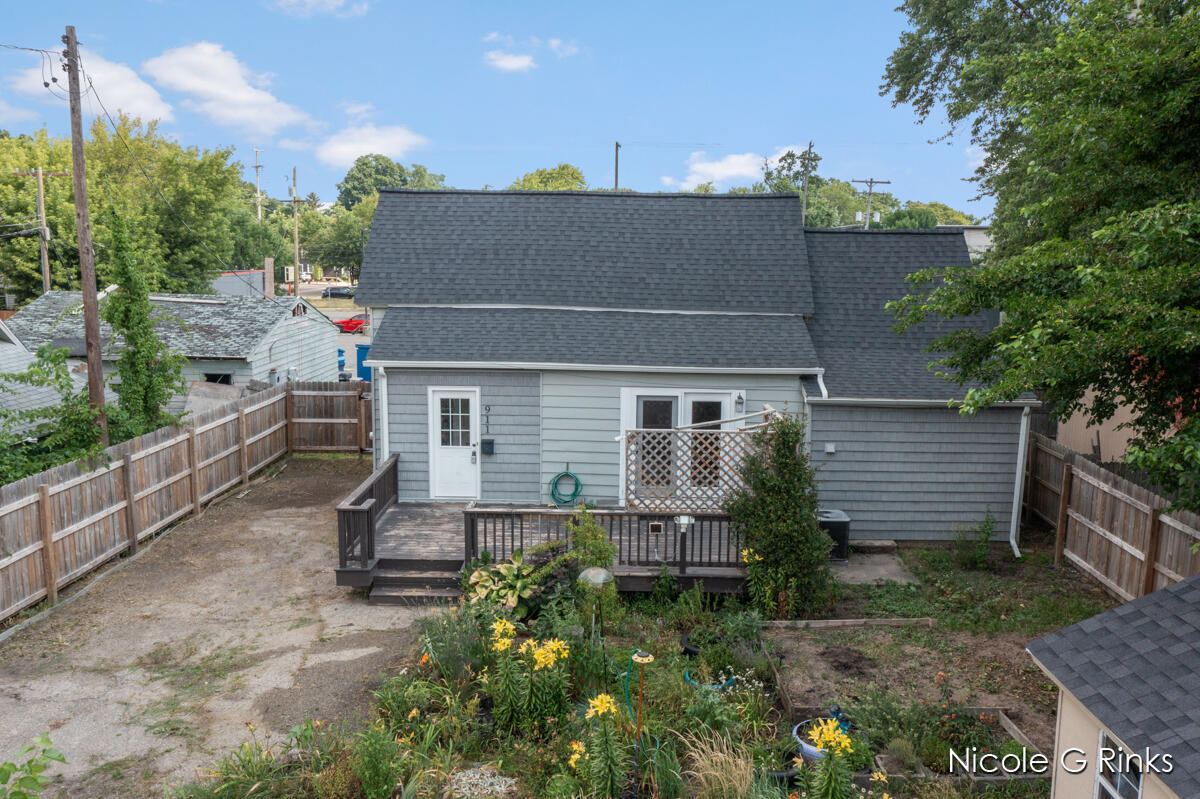 Property Photo:  911 Baldwin Street SE  MI 49506 
