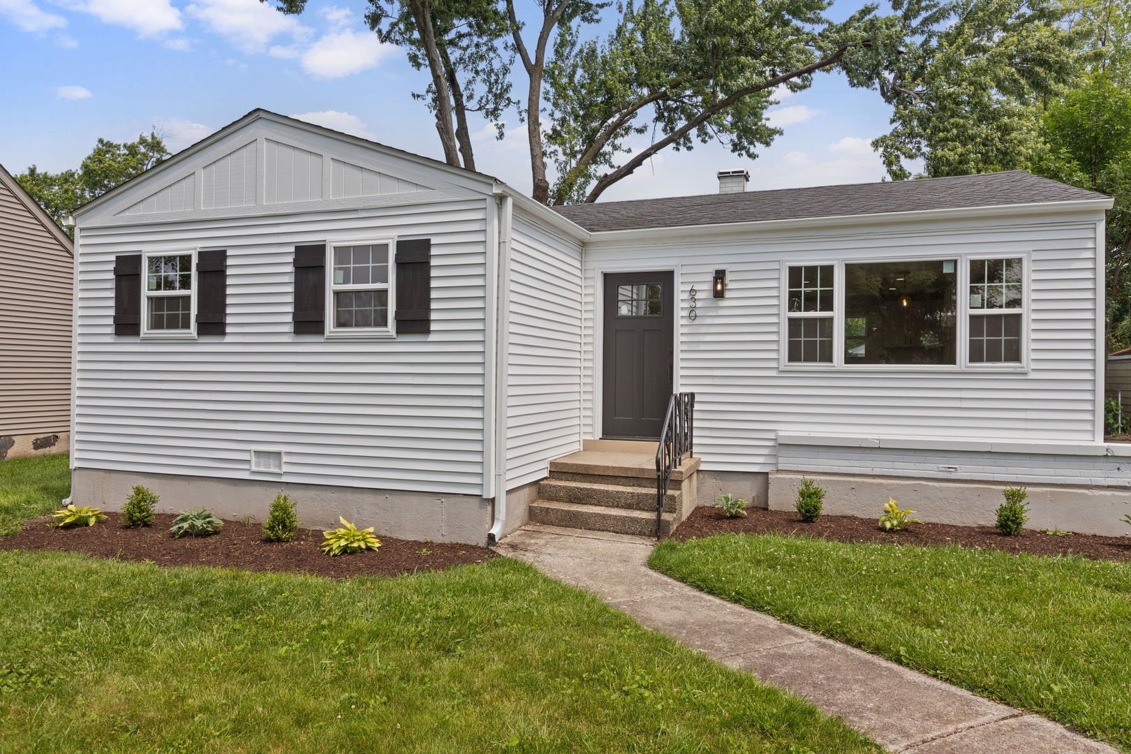 Property Photo:  630 E Le Moyne Avenue  IL 60148 