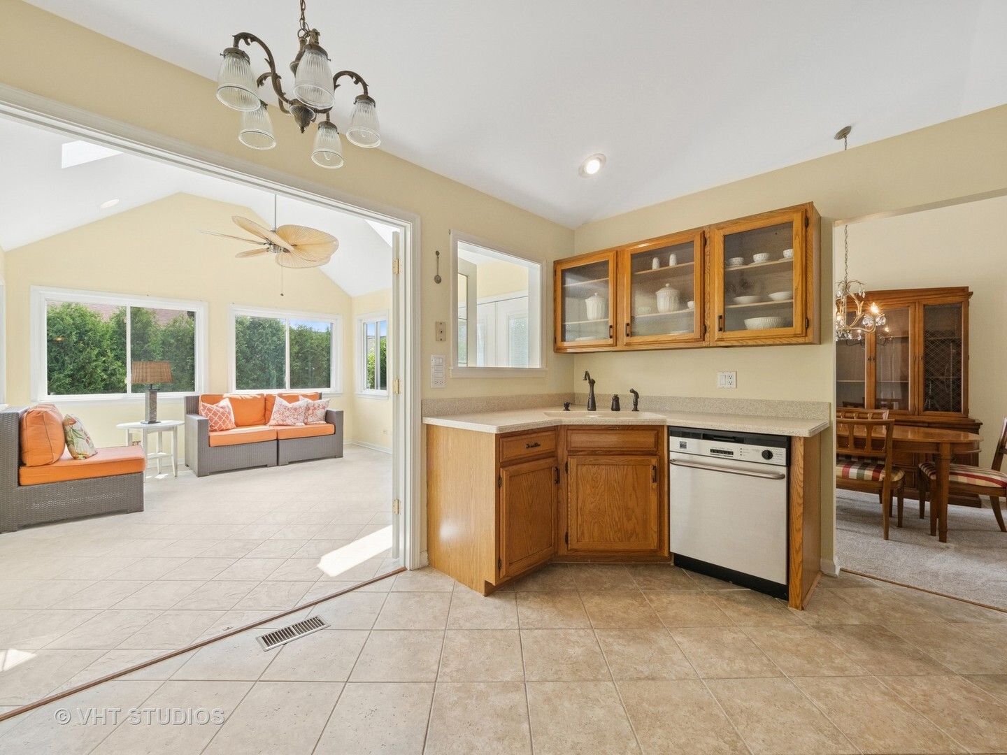 Property Photo:  1135 Lexington Lane  IL 60047 