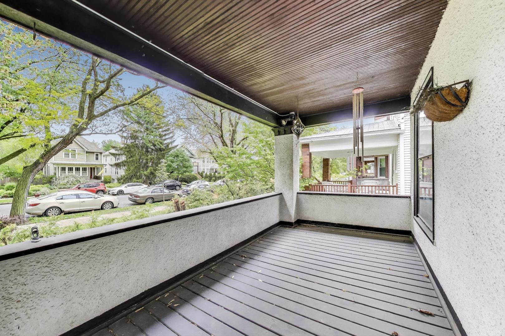 Property Photo: 1831 W Greenleaf Avenue IL 60626