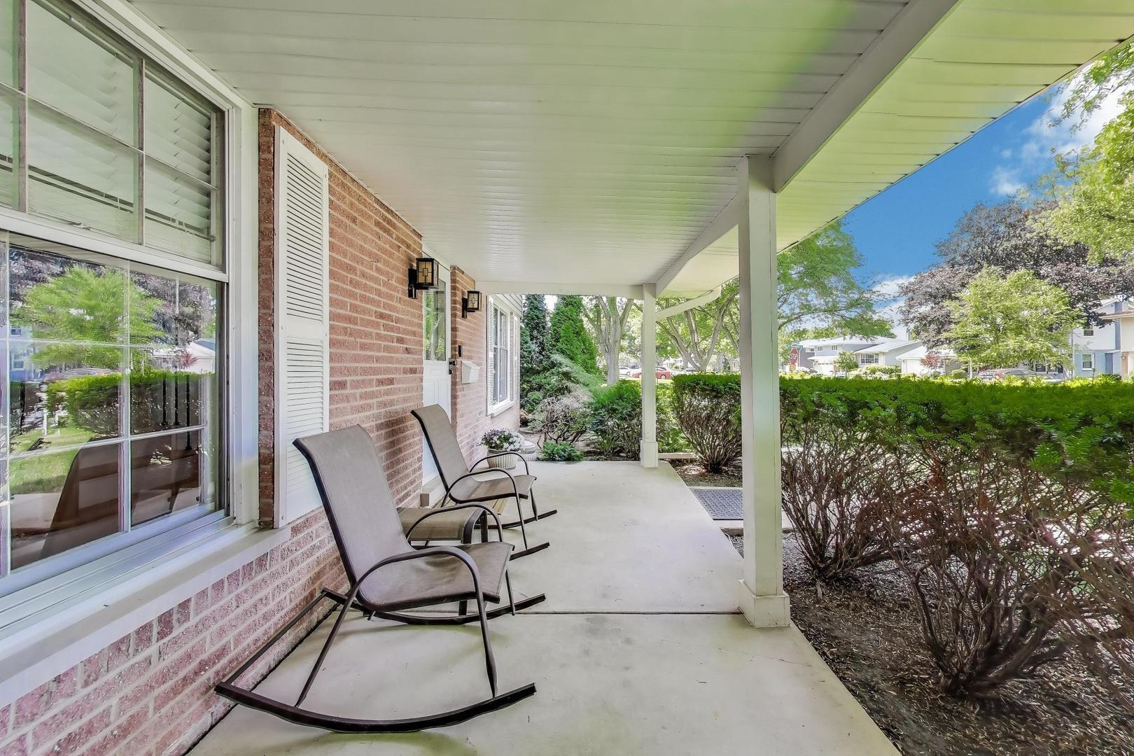 Property Photo: 1501 E Greenwood Drive IL 60056