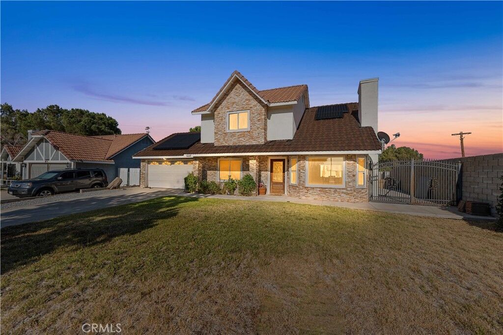 Property Photo: 37338 Salem Court CA 93550