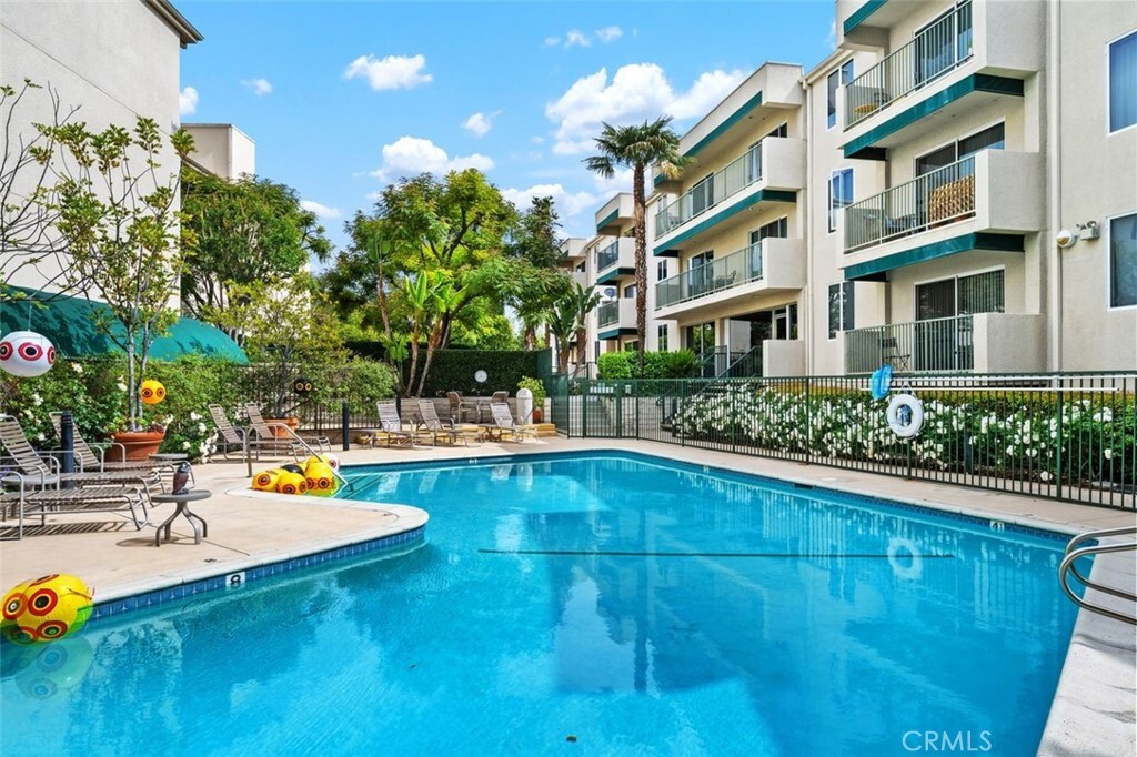 Property Photo:  4501 Cedros Avenue 338  CA 91403 