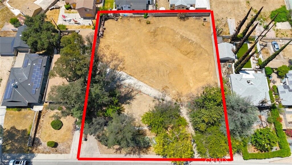 Property Photo:  412 W Altadena Drive  CA 91001 