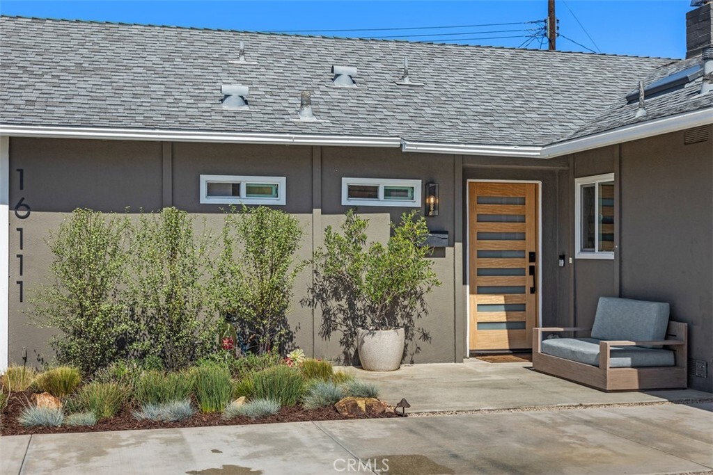 Property Photo: 16111 Birdie Lane CA 92649