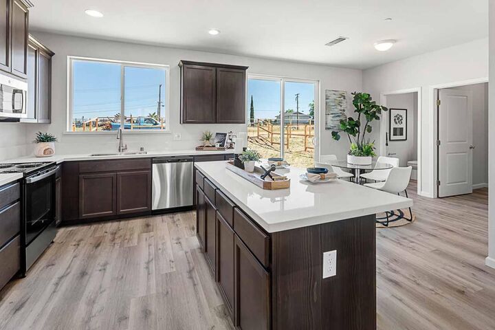 Property Photo: 35 Brookbay Way CA 95838