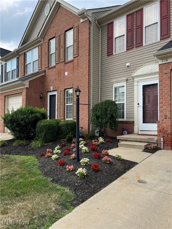 Property Photo: 116 Ledgestone Court OH 44017