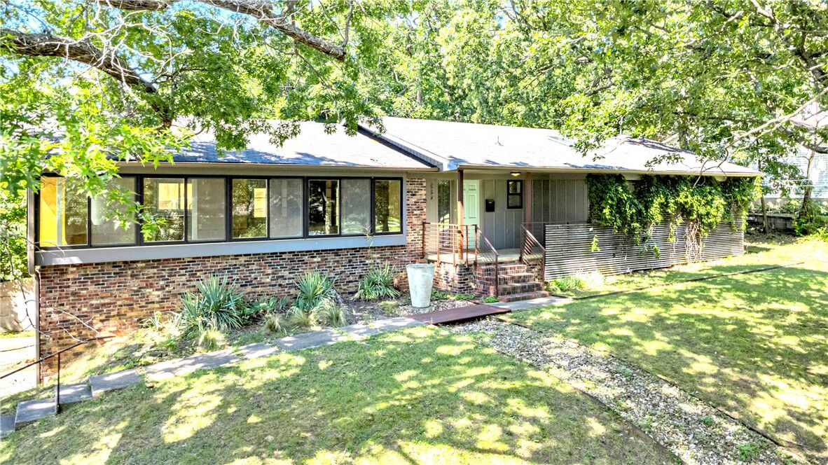 Property Photo: 524 W Prospect Street AR 72701