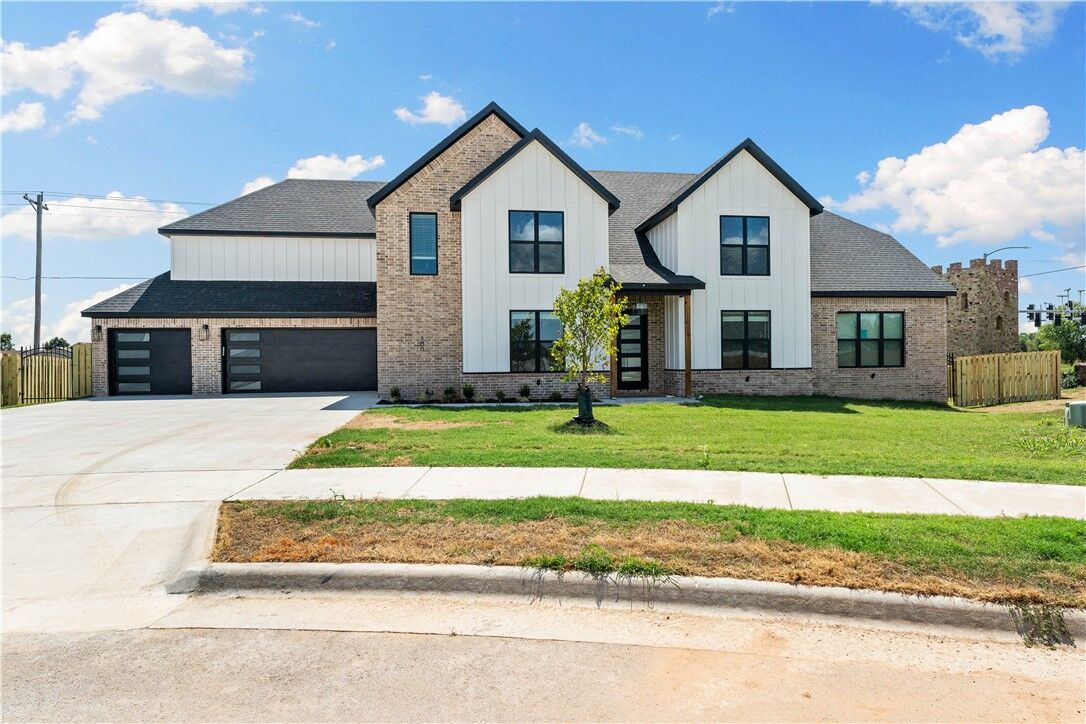 Property Photo: 100 Collins Way AR 72719