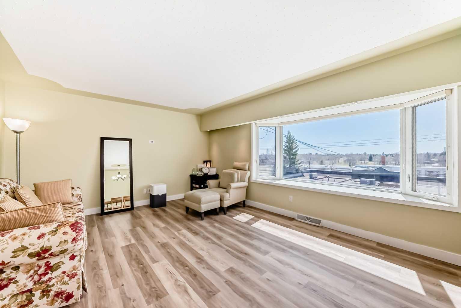 Property Photo: 35 Collingwood Place NW AB T2L 0R1