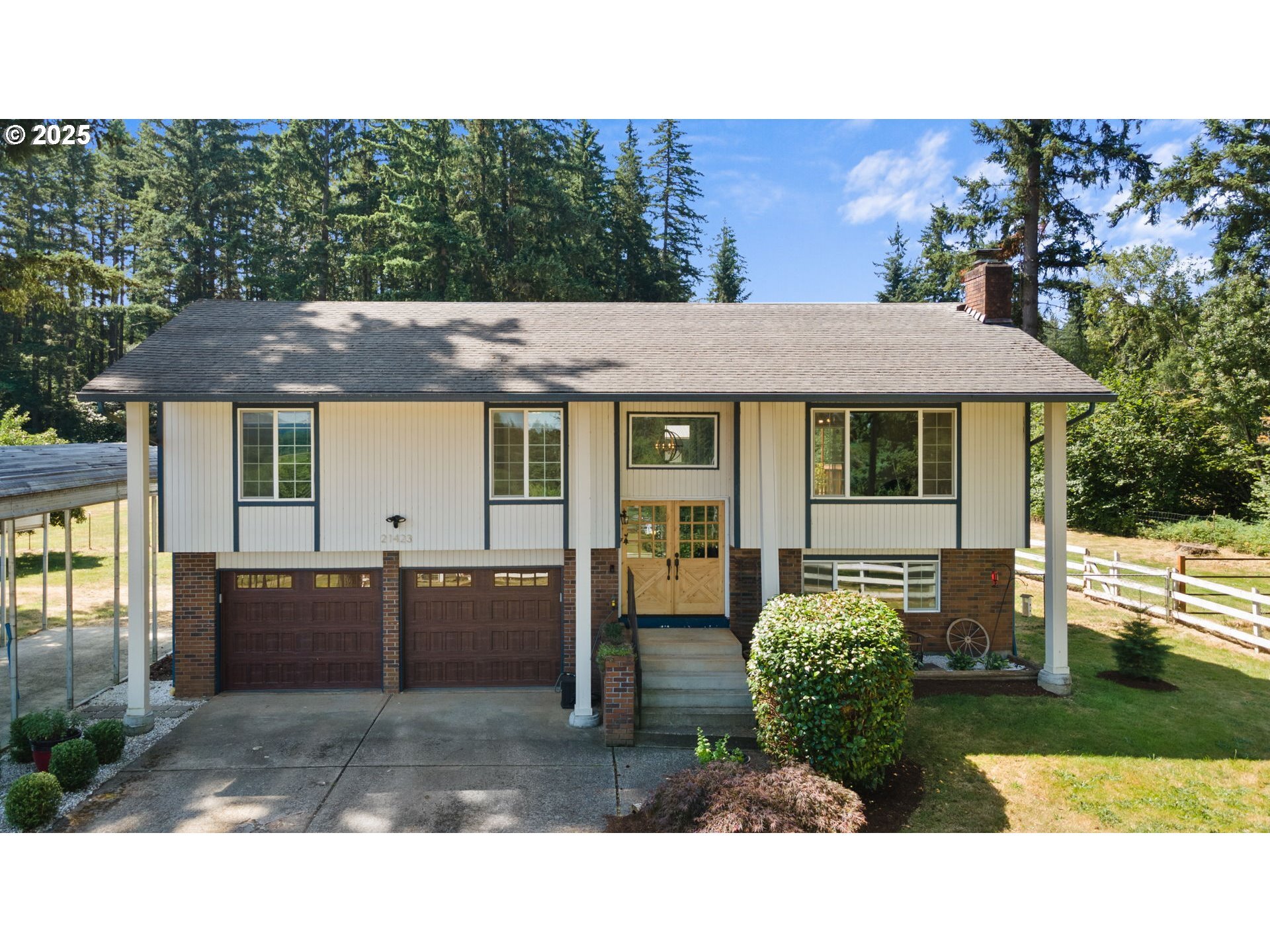 Property Photo: 21423 NE 68th St WA 98682