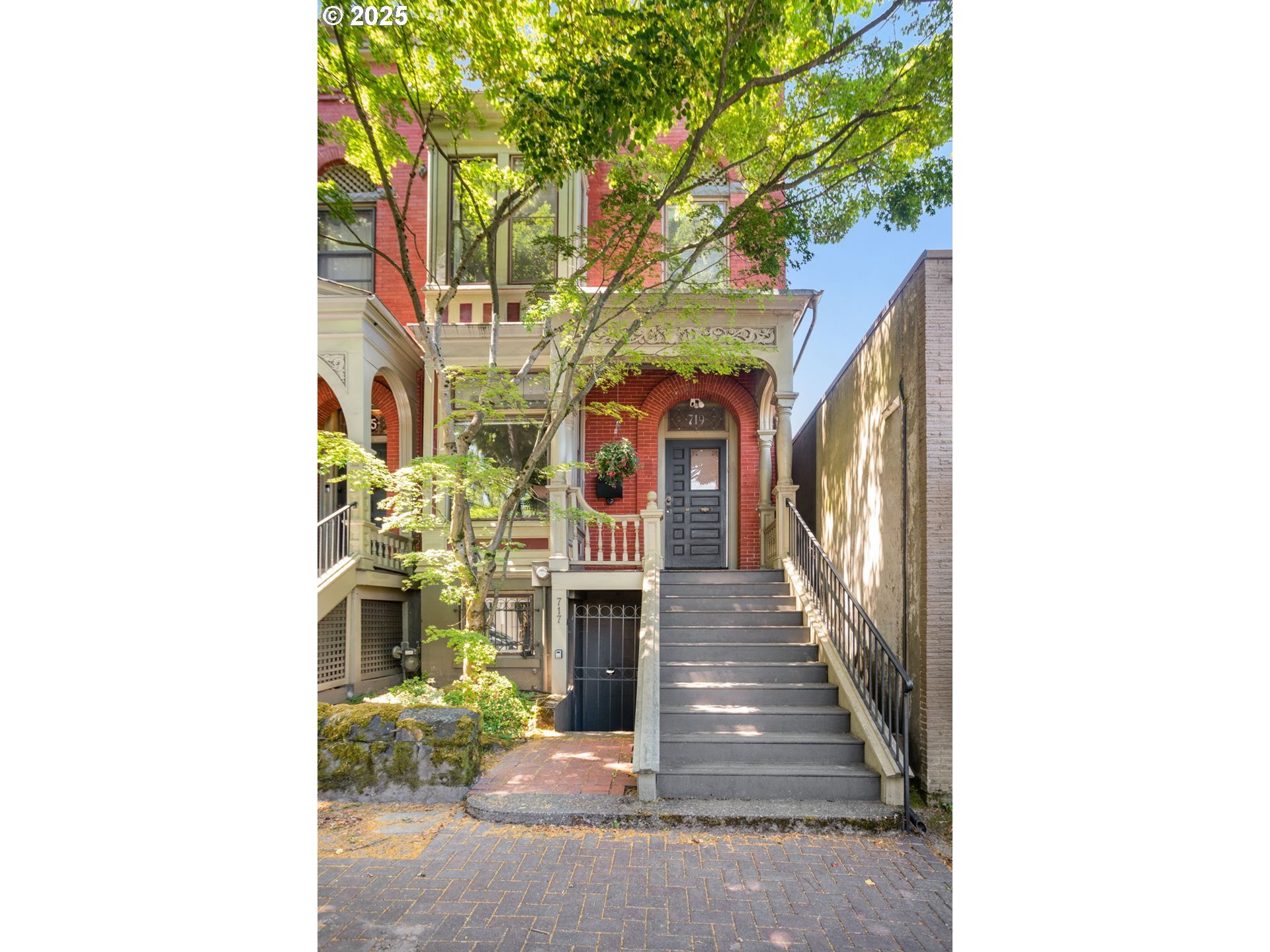 Property Photo: 719 NW 17th Ave OR 97209