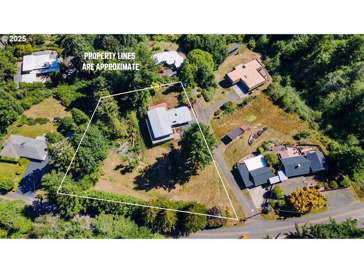 Property Photo: 67315 Fern Ln OR 97459
