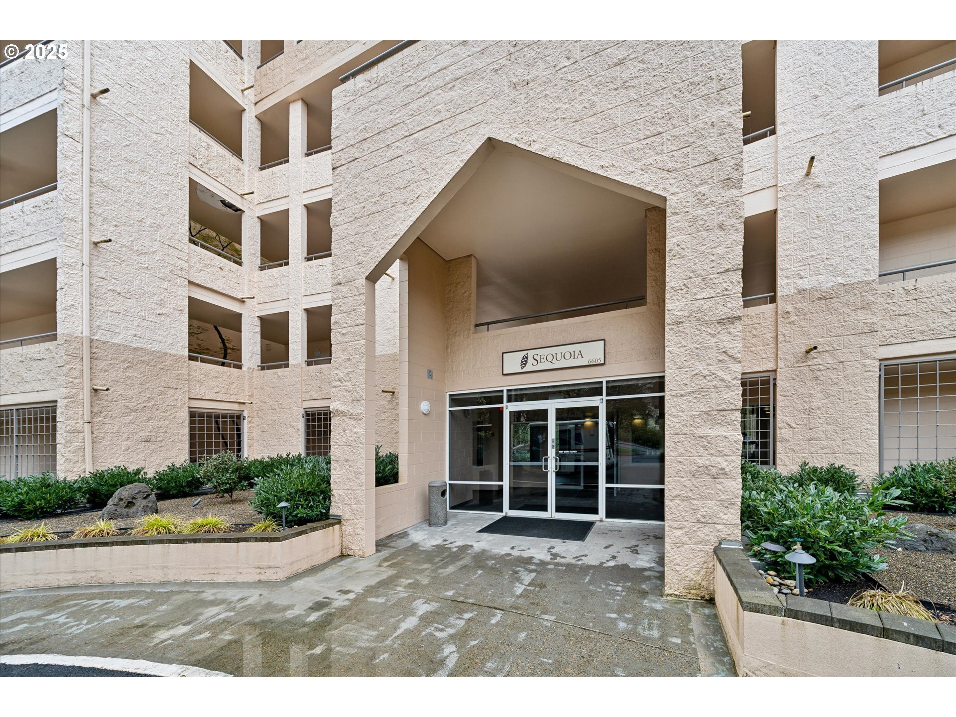 Property Photo:  6605 W Burnside St 131  OR 97210 