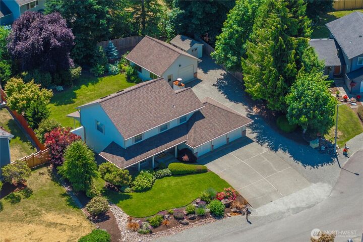 Property Photo: 21627 SE 255th Place WA 98038