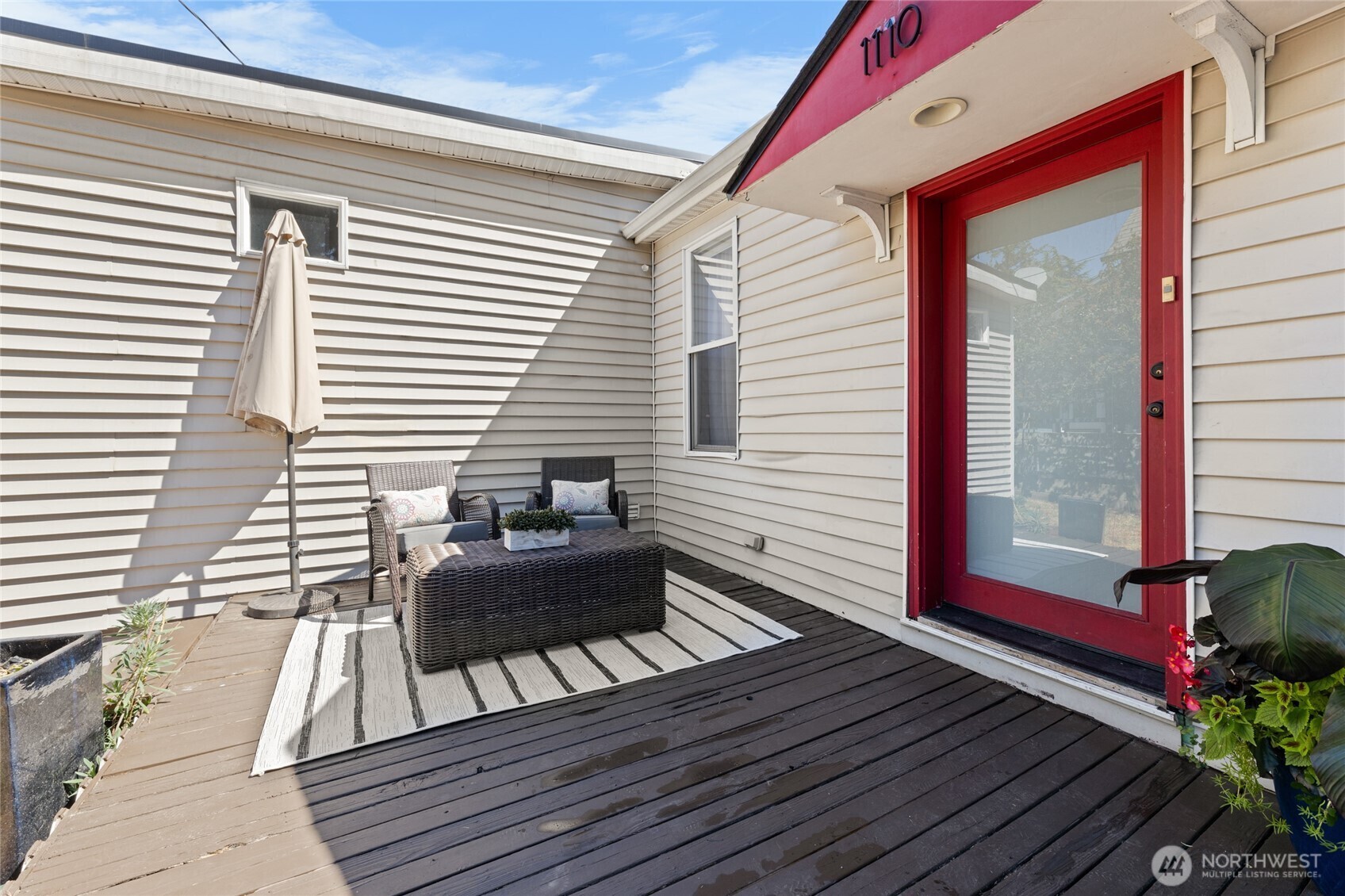 Property Photo: 1110 S Bennett Street WA 98108