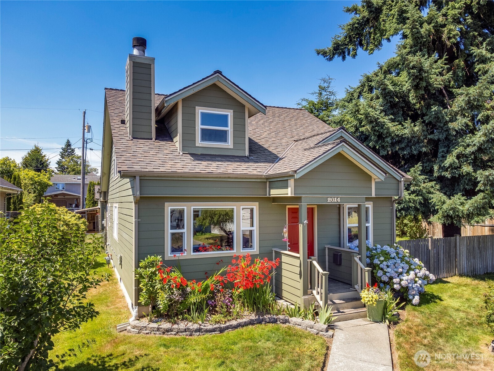 Property Photo:  2014  Oakes Avenue  WA 98201 