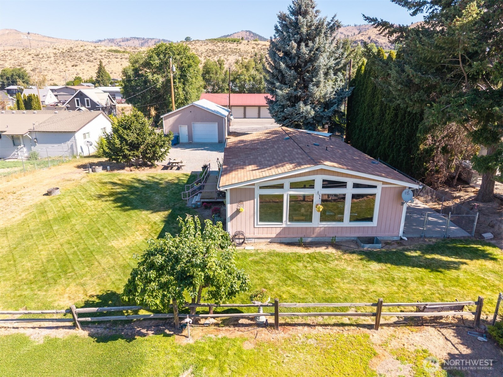 Property Photo: 804 E Wapato Avenue WA 98816