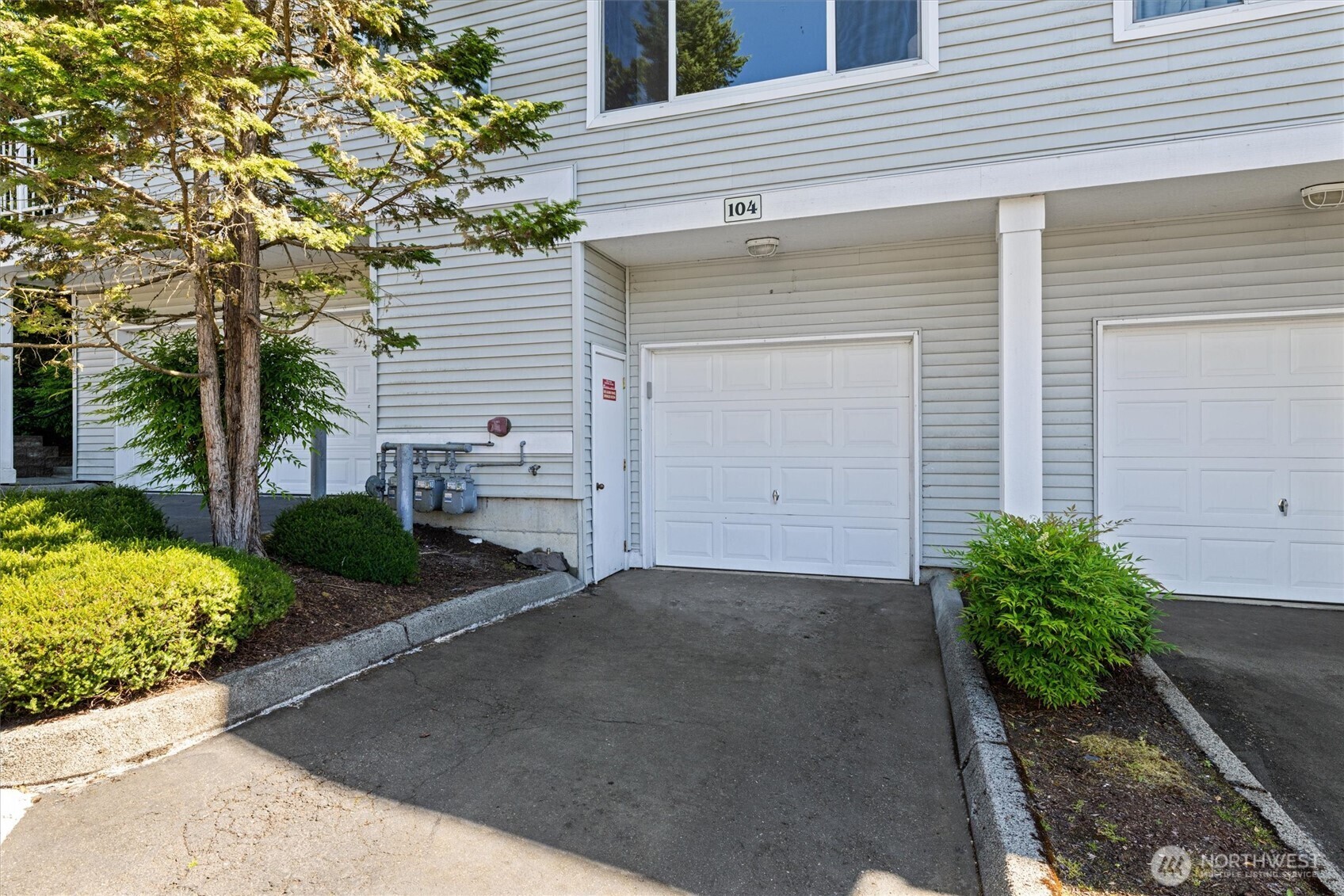 Property Photo: 14722 1st Lane NE 104 WA 98019