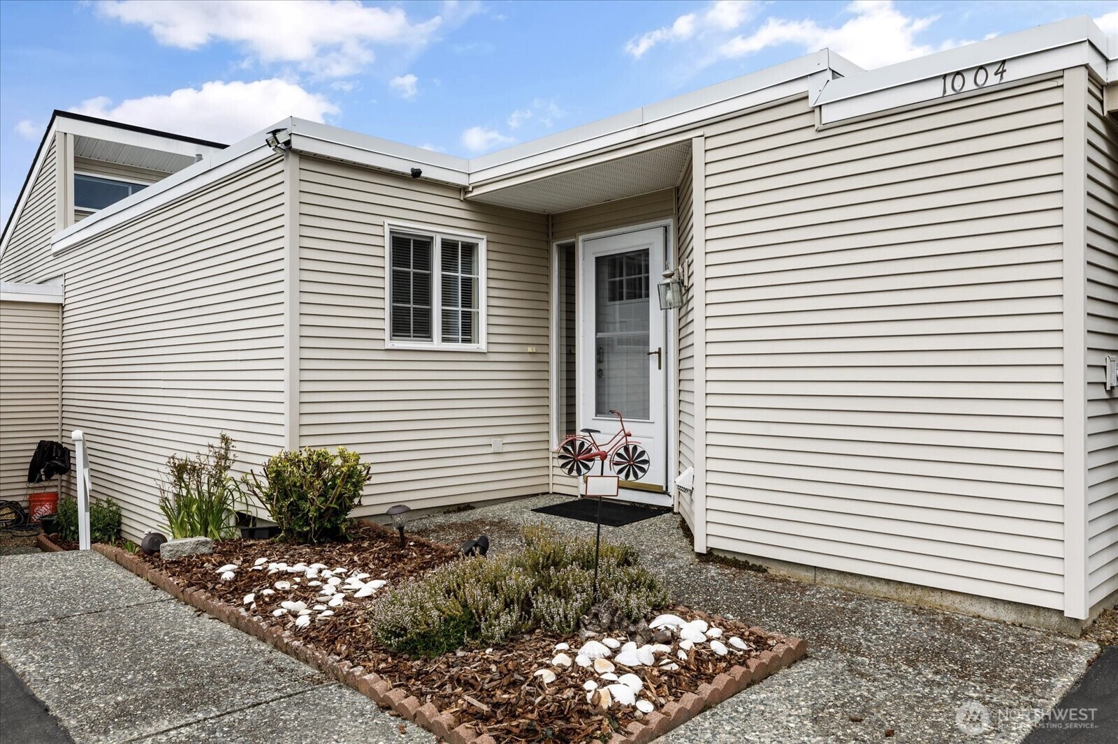 Property Photo: 1004 NE Lindsay Street 102 WA 98239