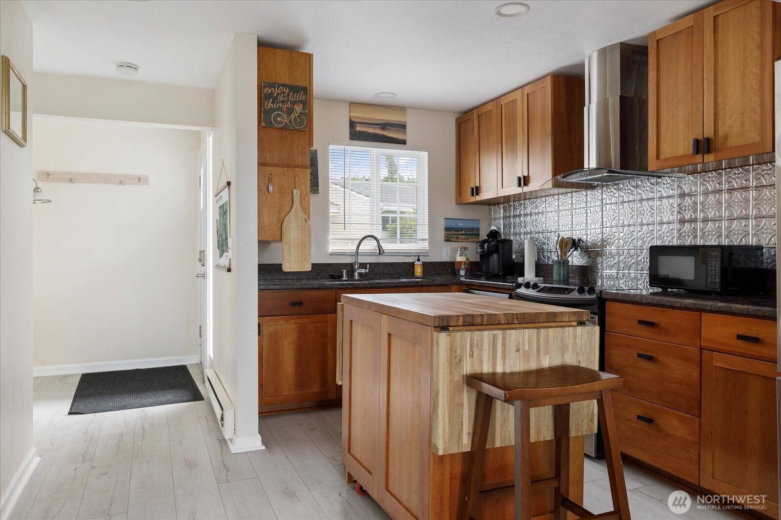 Property Photo: 1004 NE Lindsay Street 102 WA 98239