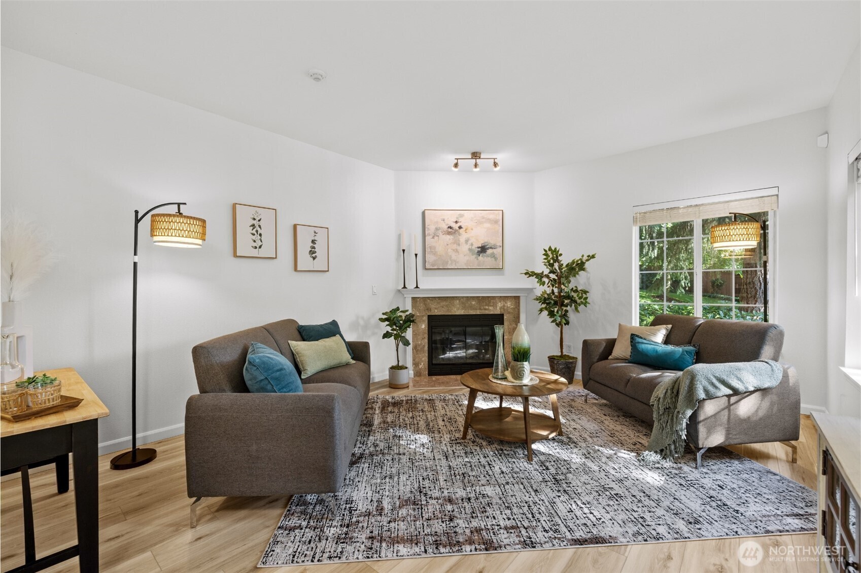 Property Photo: 10909 Avondale Road NE H132 WA 98052
