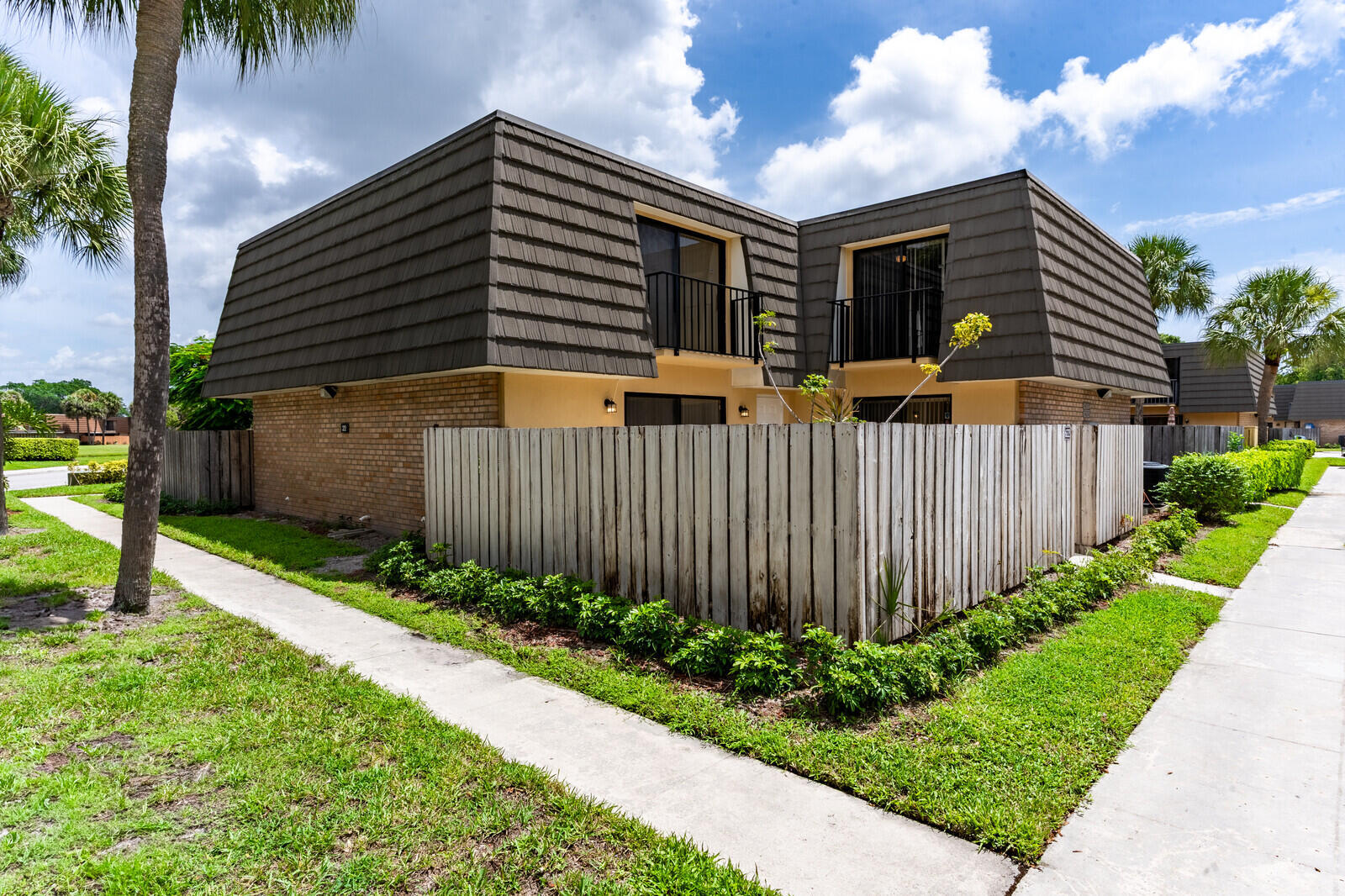 Property Photo: 622 6th Way 22D5410 FL 33407