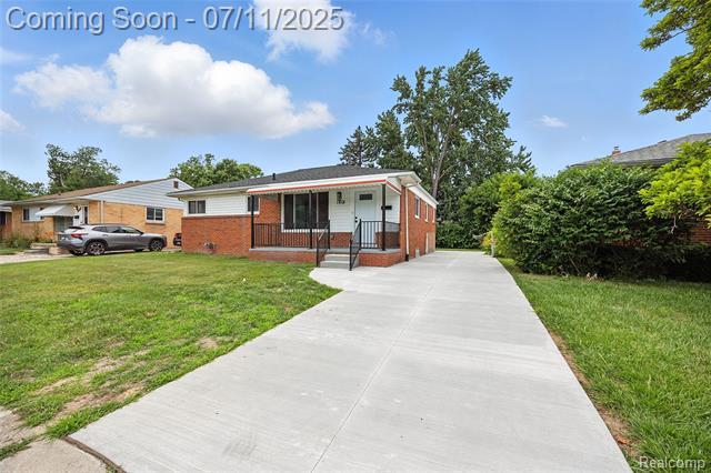 Property Photo: 1418 W 13 Mile Road MI 48073