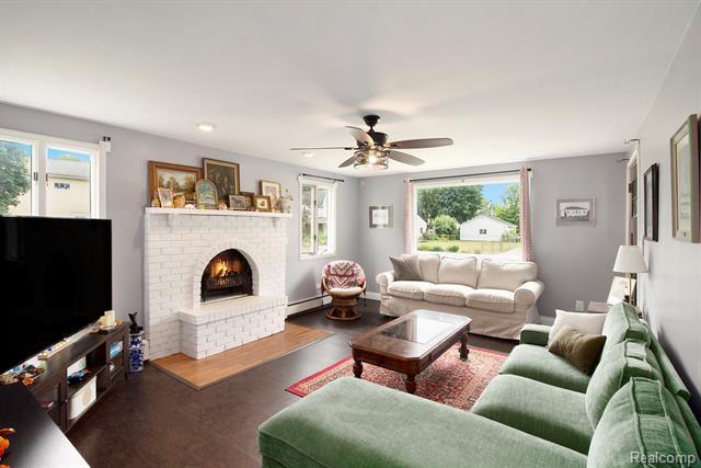 Property Photo:  405 Schoolhouse Street  MI 48462 