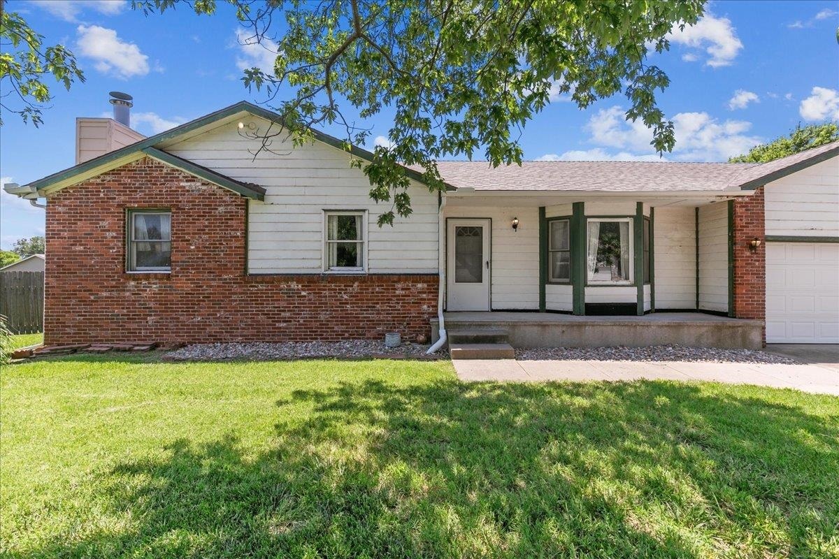 Property Photo: 533 E Berry Ave KS 67133