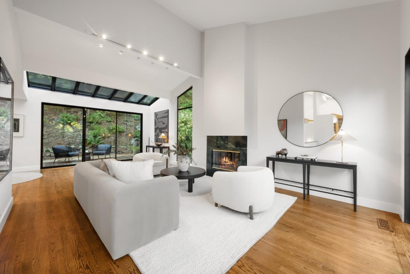 Property Photo:  21 Valley Oak Street  CA 94028 