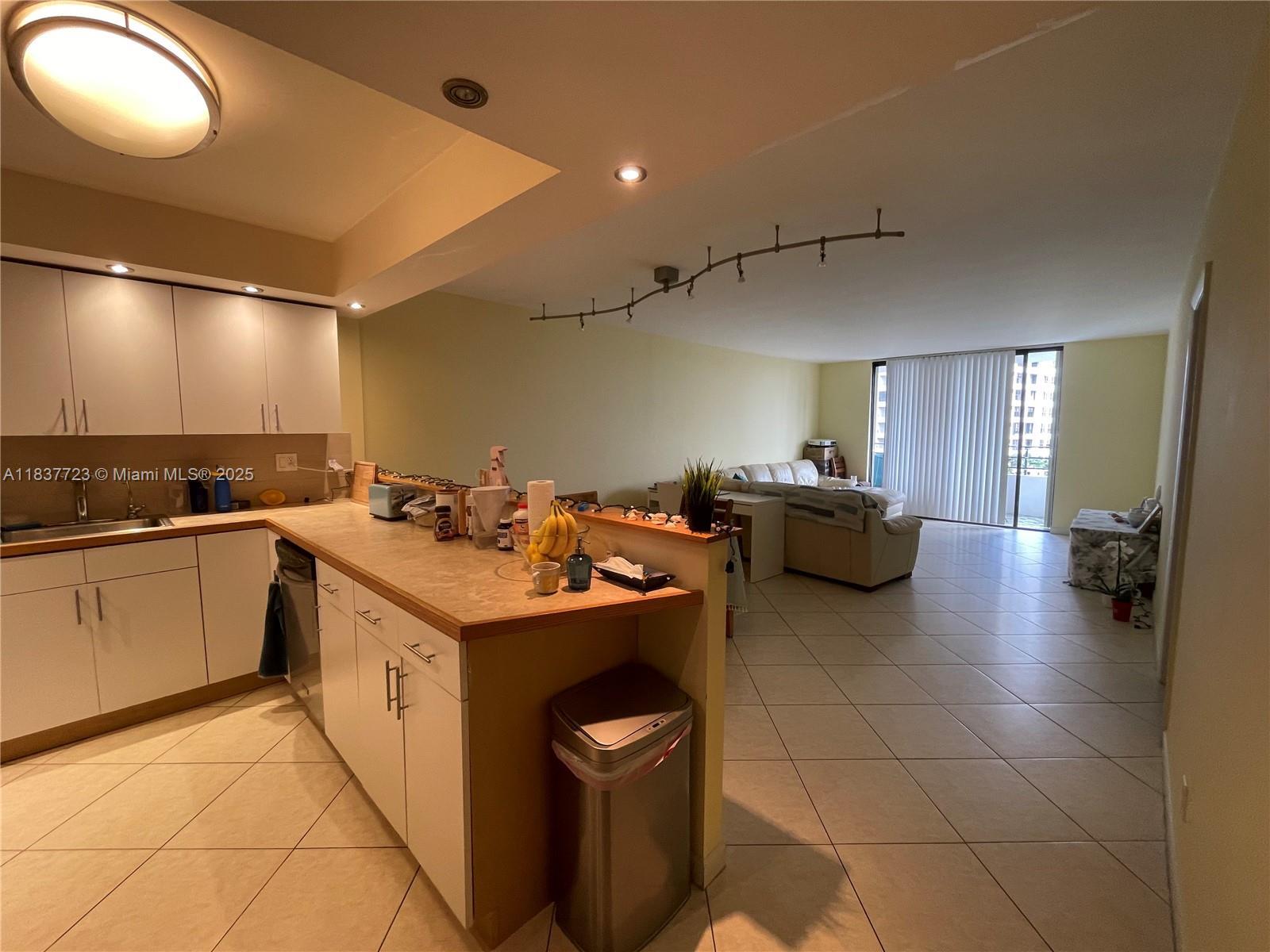 Property Photo: 600 Three Islands Blvd 614 FL 33009