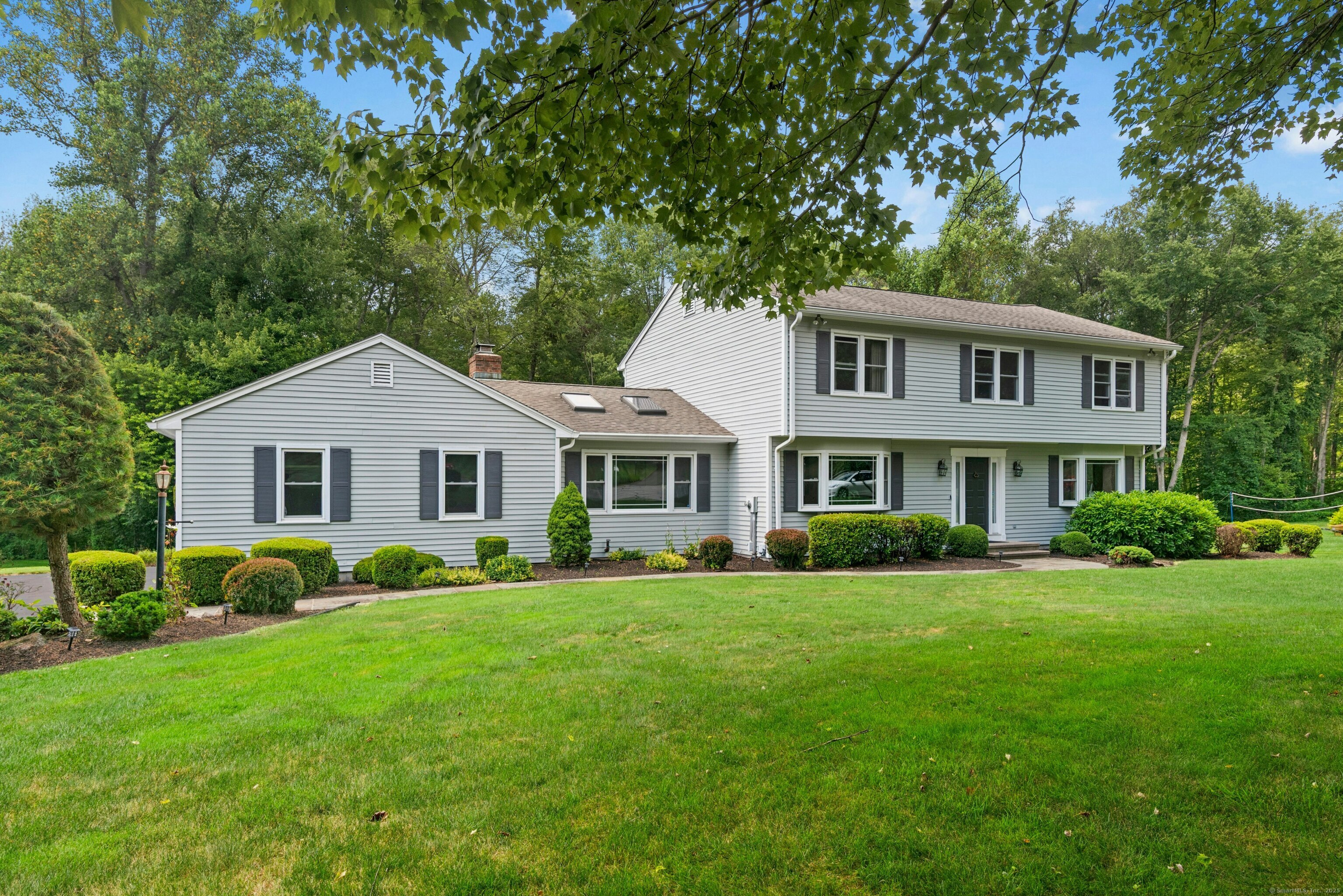 Property Photo:  33 Shawnee Lane  CT 06468 