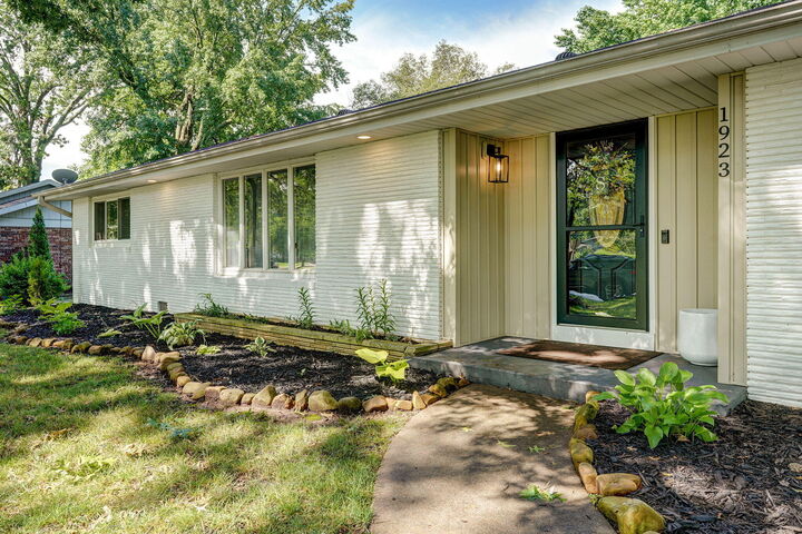 Property Photo:  1923 S Cedarbrook Avenue  MO 65804 