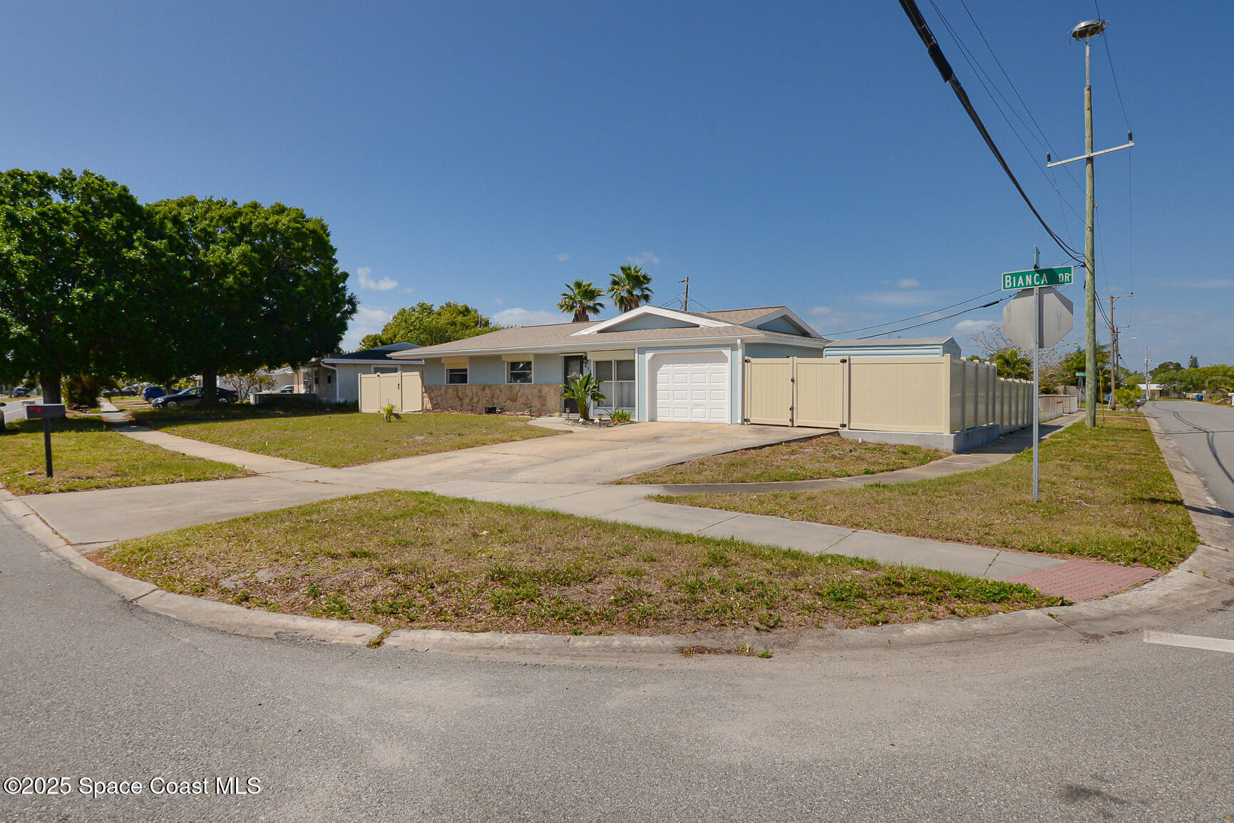 Property Photo: 858 Bianca Drive NE FL 32905