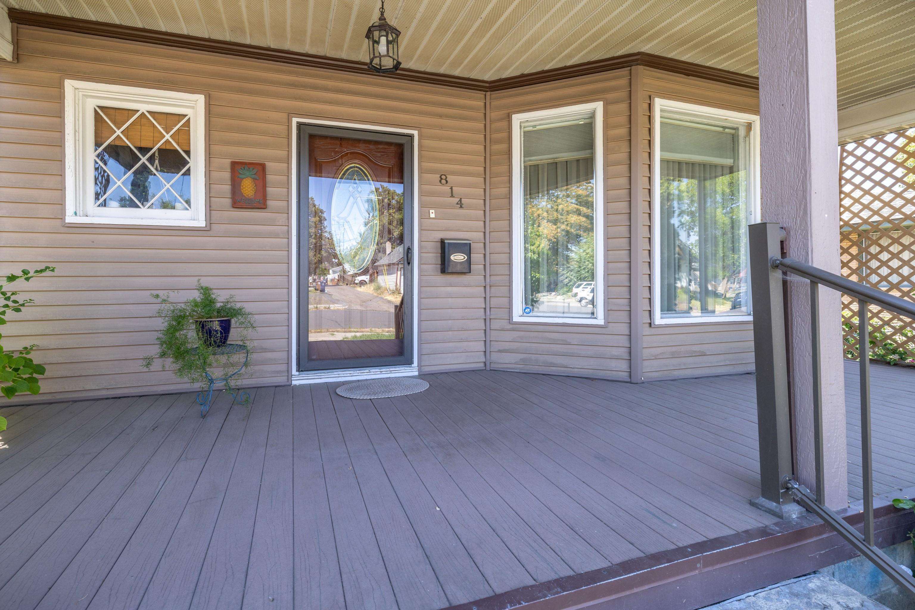 Property Photo: 814 E Montgomery Ave WA 99207