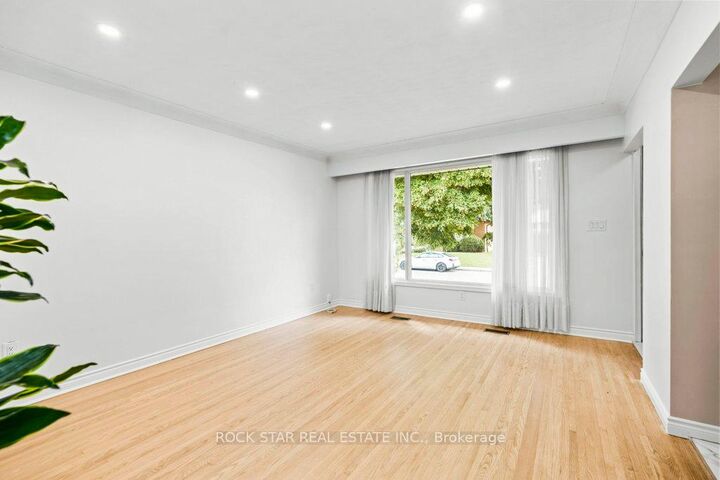 Property Photo:  25 Greeningdon Drive  ON L9A 3A8 