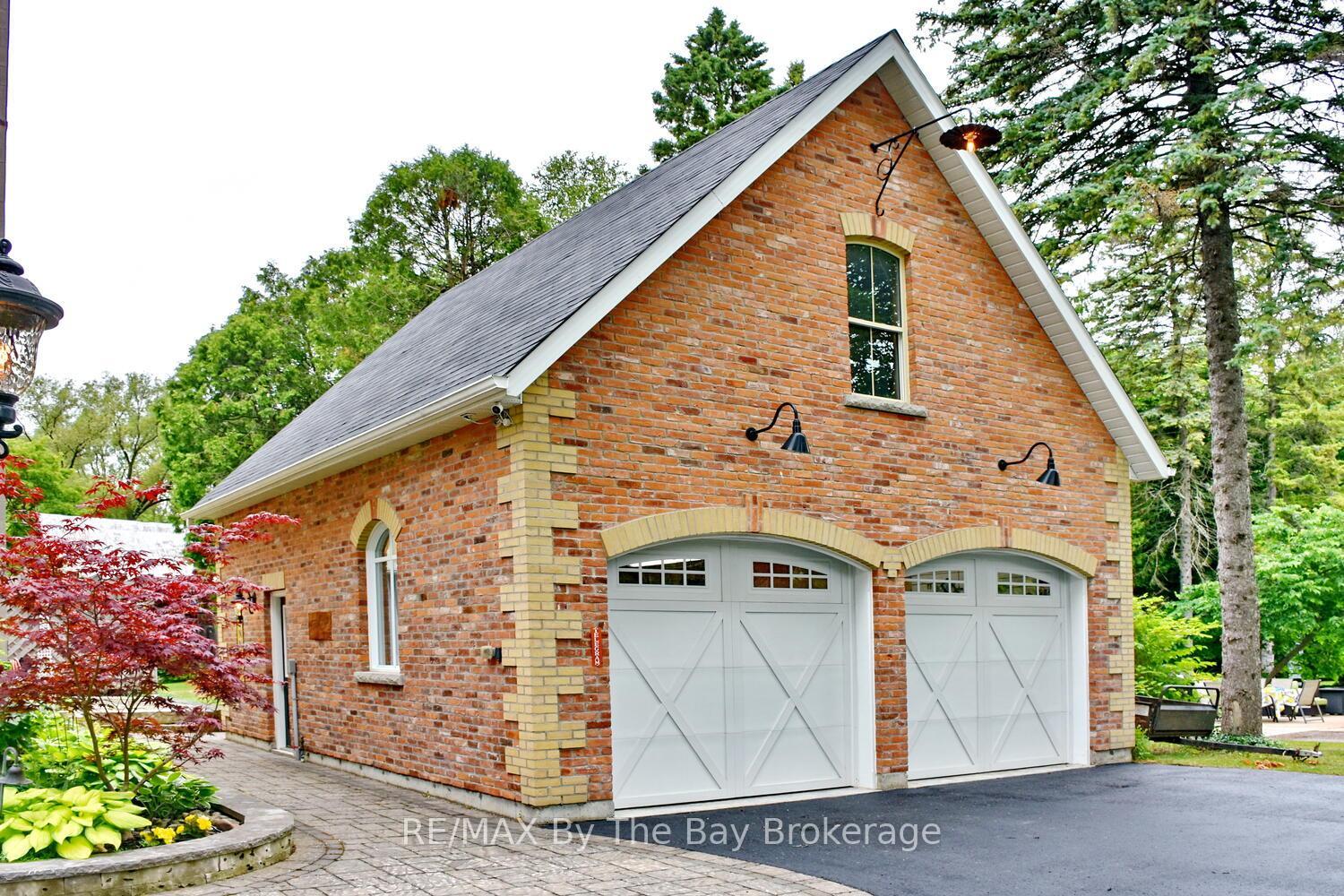 Property Photo: 214 Elm Street ON L0M 1S0