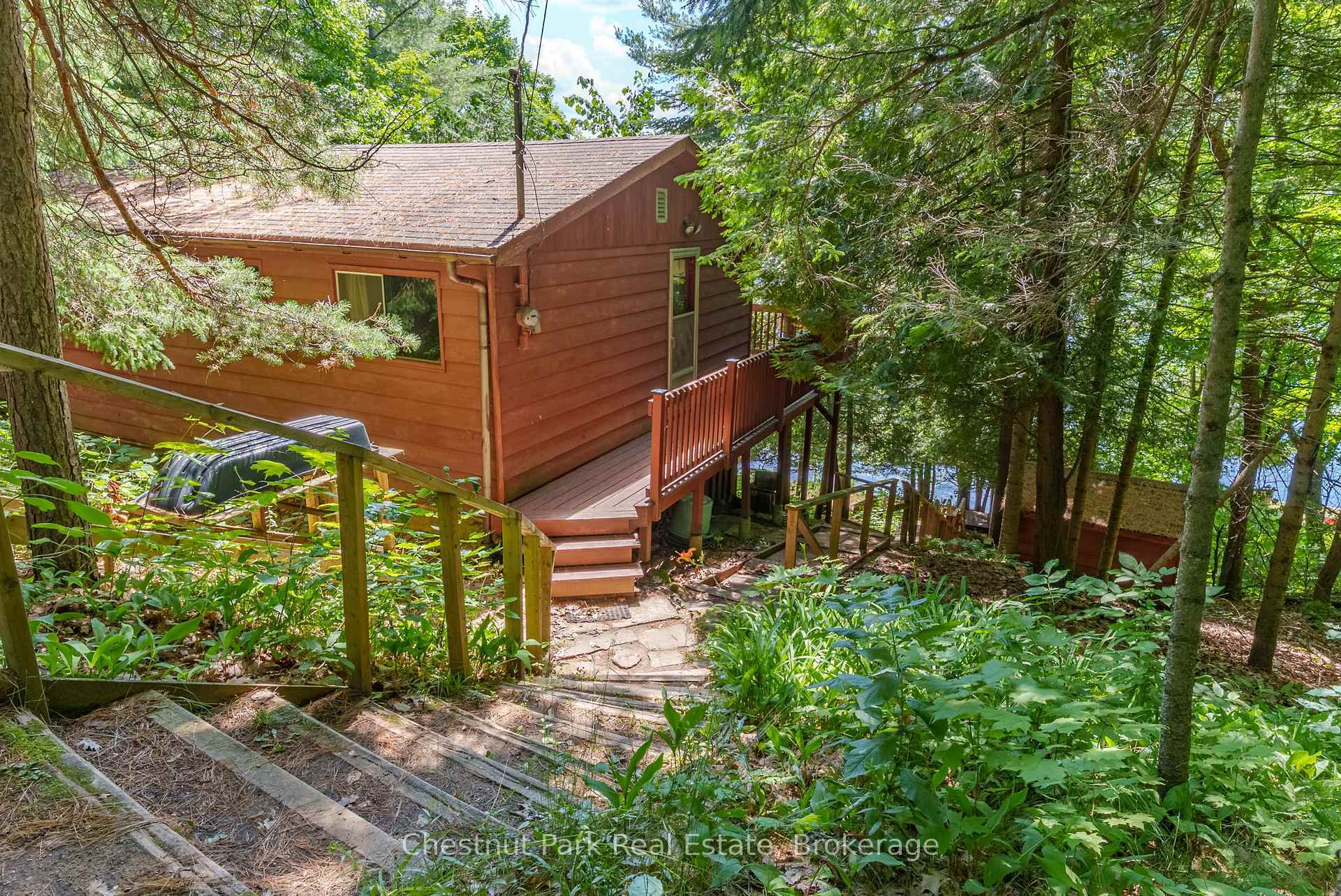 Property Photo: 1054 10 Deewood Drive ON P0B 1M0