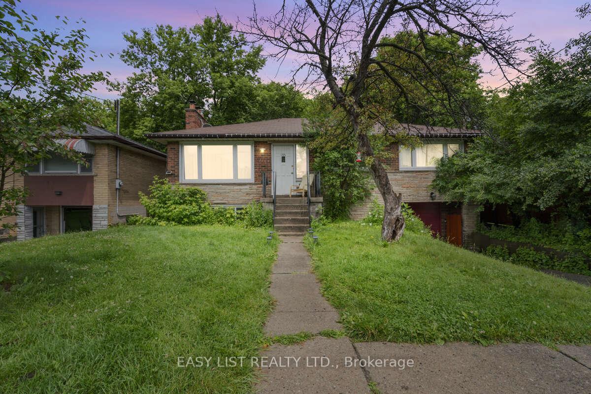 195 Senlac Road  Toronto ON M2R 1P3 photo