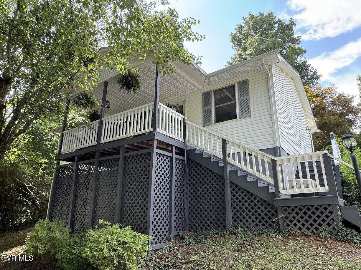 Property Photo: 15486 Hemingway Drive VA 24210
