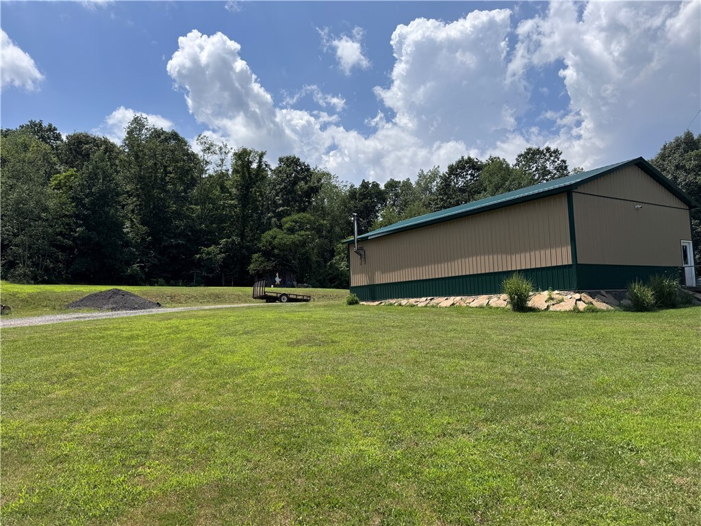 Property Photo: 233 Grantz Hollow Rd PA 15690