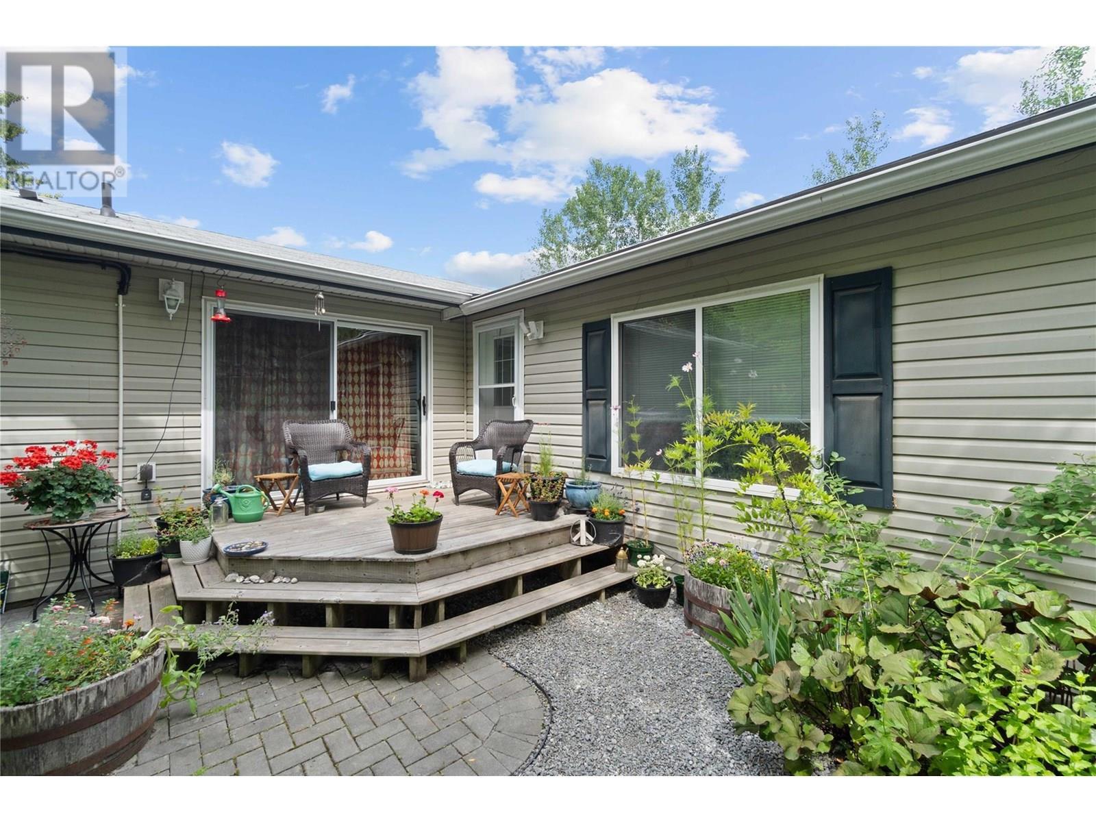 Photo de la propriété: 4421 73 Avenue Northeast BC V0E 1K0