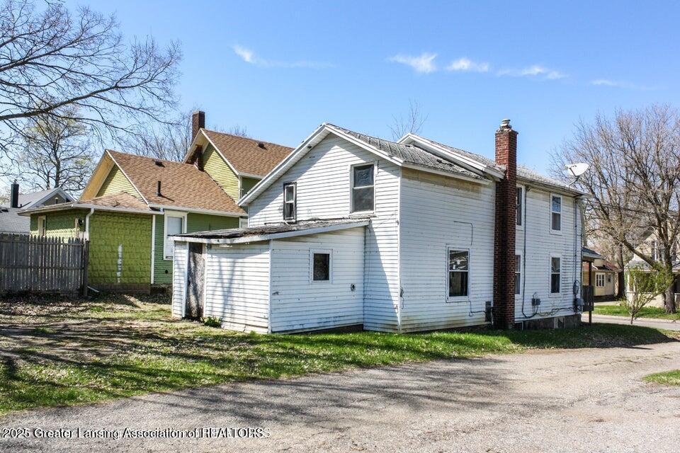 Property Photo: 413 W Oakland Avenue MI 48906