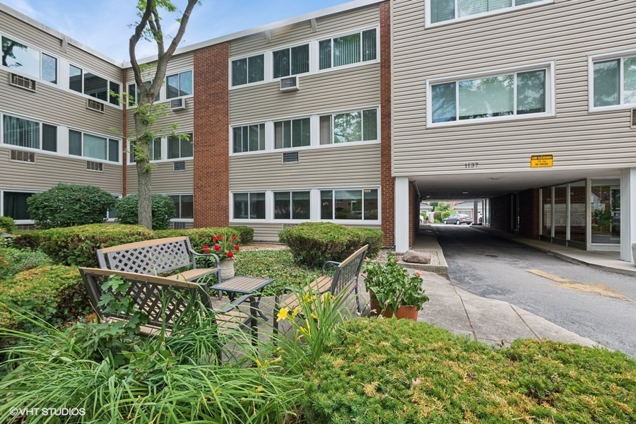 Property Photo: 1137 Leavitt Avenue 118 IL 60422
