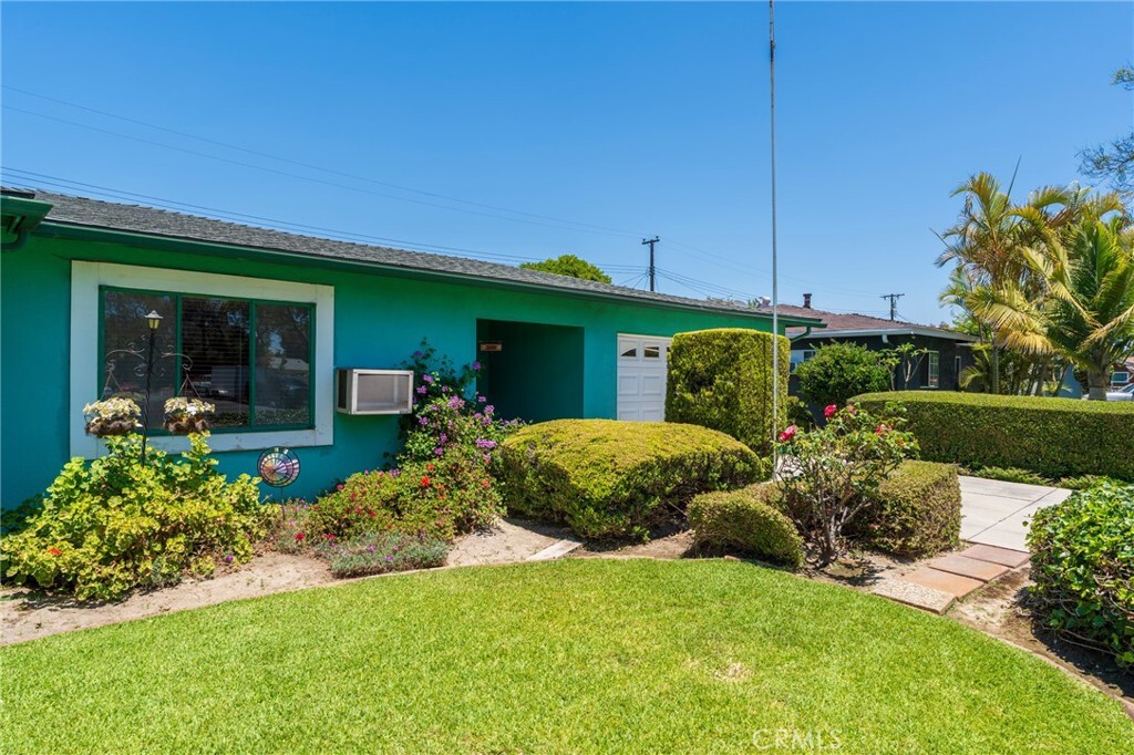 Property Photo: 2001 W Jan Way CA 92704