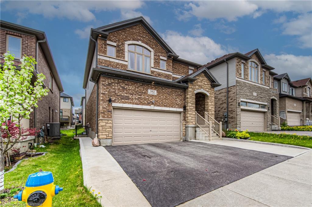 Photo de la propriété: 382 Beechdrops Drive ON N2V 0E8