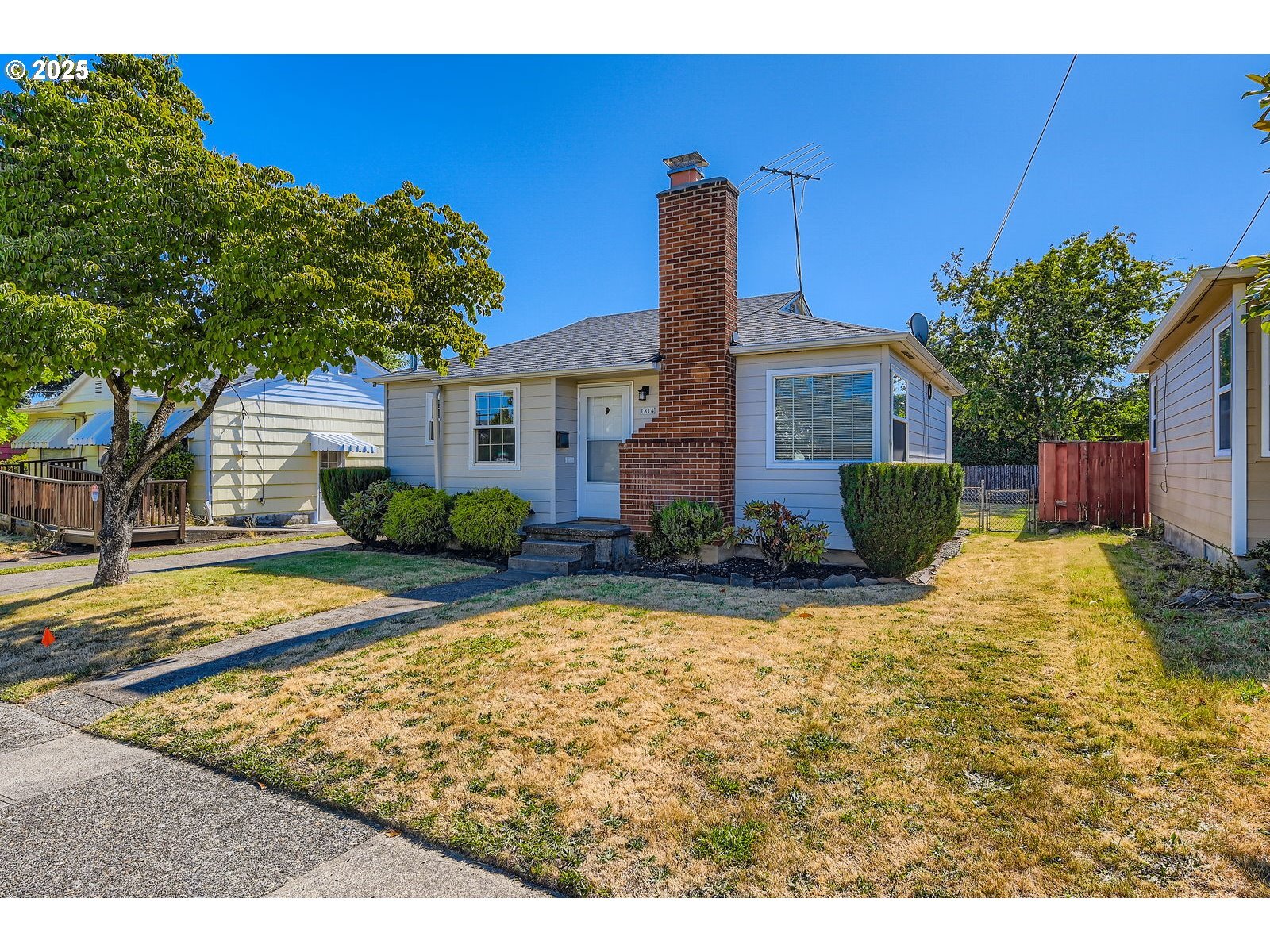 Property Photo: 1814 SE 92nd Ave OR 97216