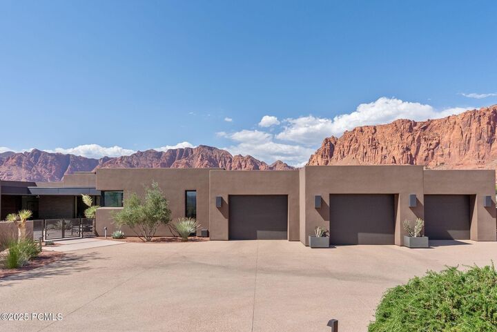 Property Photo:  746 W Wicasa Way  UT 84738 